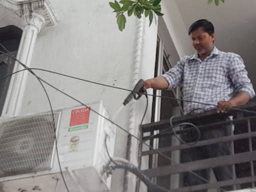 Gas charging with service post image