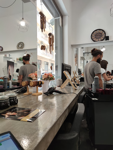 Essential -Hair-Color-Emotional Gallery - Italy