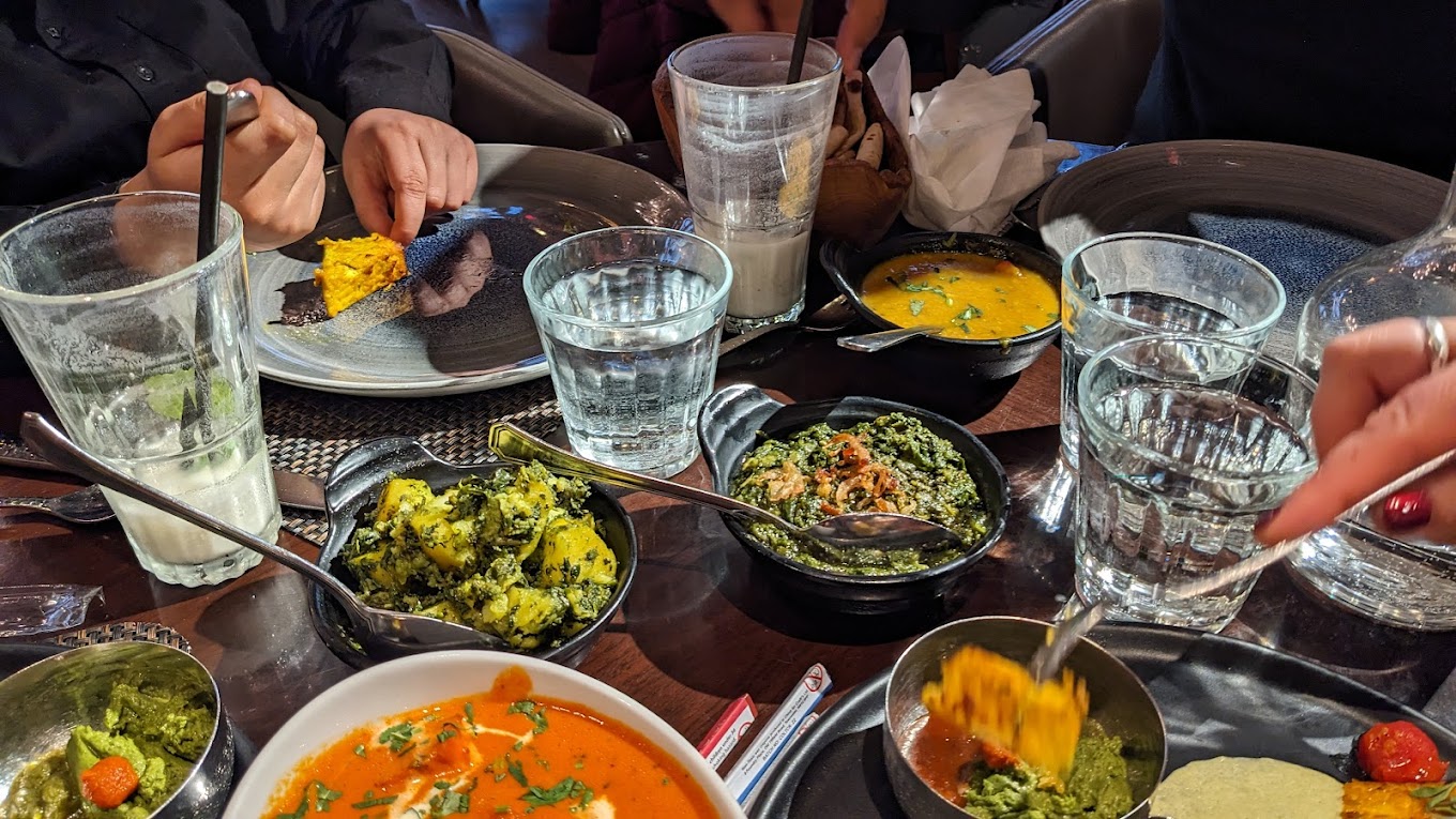 Discover the best vegan restaurants in Covent Garden! From cozy cafes to upscale restaurants, we've got you covered. Find plant-based options for every meal and taste bud. #veganfood #londonfoodguide #londonveganrestaurants | Best vegan restaurants in London | Vegan Breakfast | Vegan Lunch | Vegan Dinner | Vegan Desserts | Places To Eat In London