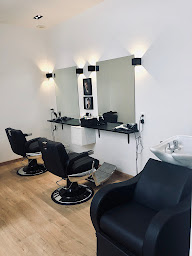 Photo n°14 de Saint Germain Coiffure à Perros-Guirec (Magasin de perruques)