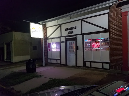 Muttley's - Visual