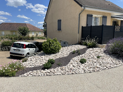 Photo de Al Paysages - Paysagiste élagage abattage amenagement entretien Vente bois chauffage ALLIER 03 71 à Diou (03290)