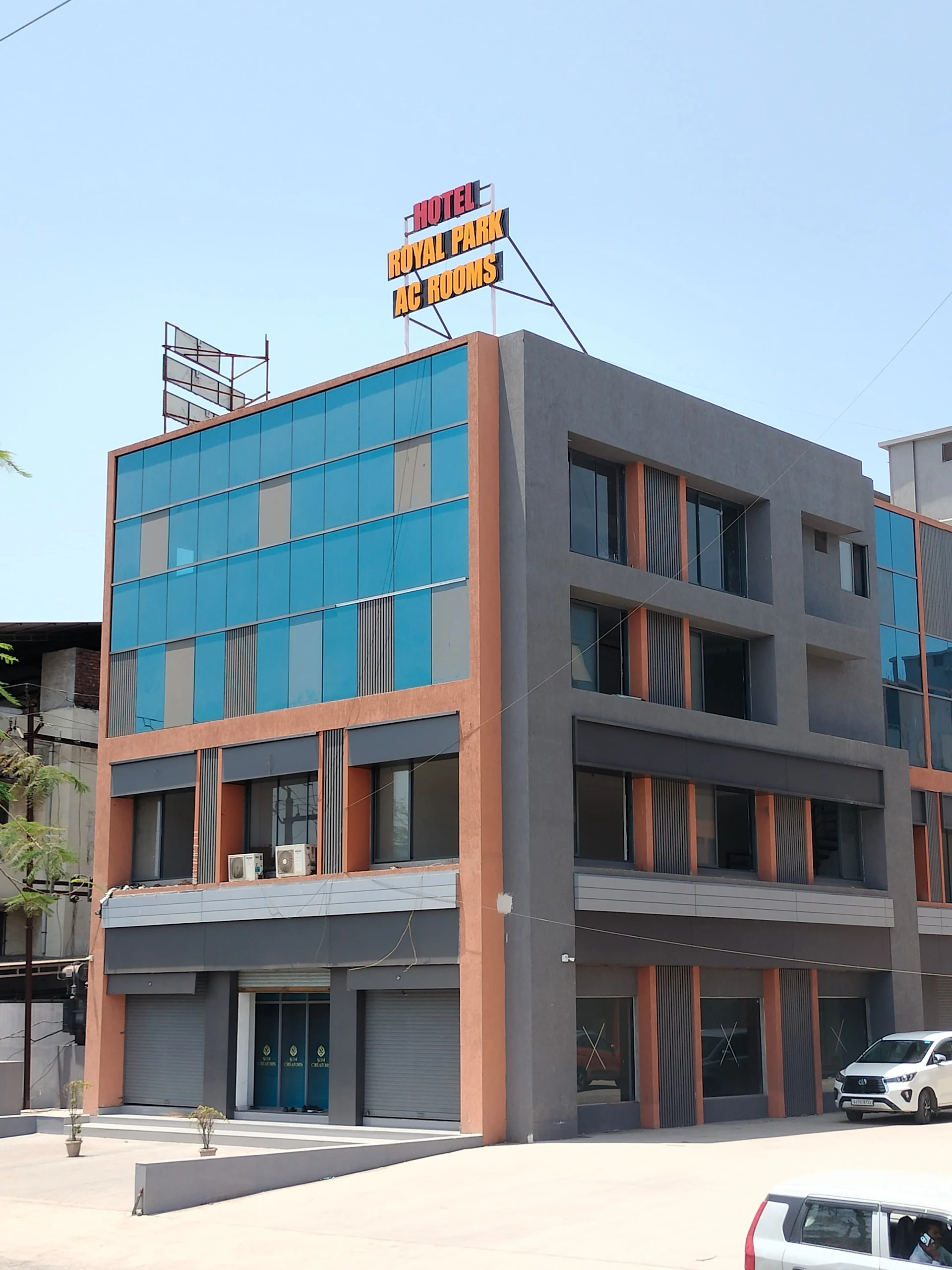 HOTEL ROYAL PARK