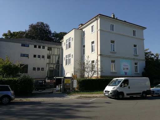 Vianova-Schule (ehem. Franziskanerkloster)