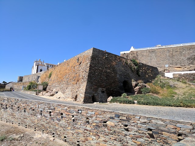 Monsaraz Castle, Arena