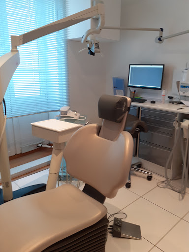 Docteur Laetitia DUEYMES - Endodontiste aux portes du TARN - Thumbnail