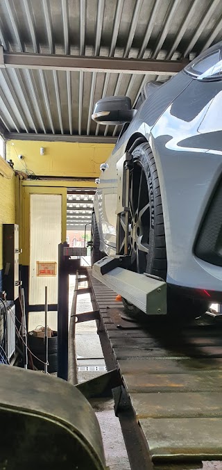 Mobile Tyres Burnley, 24/7 Mobile Tyres & Locking Wheel Nut Removal Specialists, Blackburn, Accrington, Clitheroe