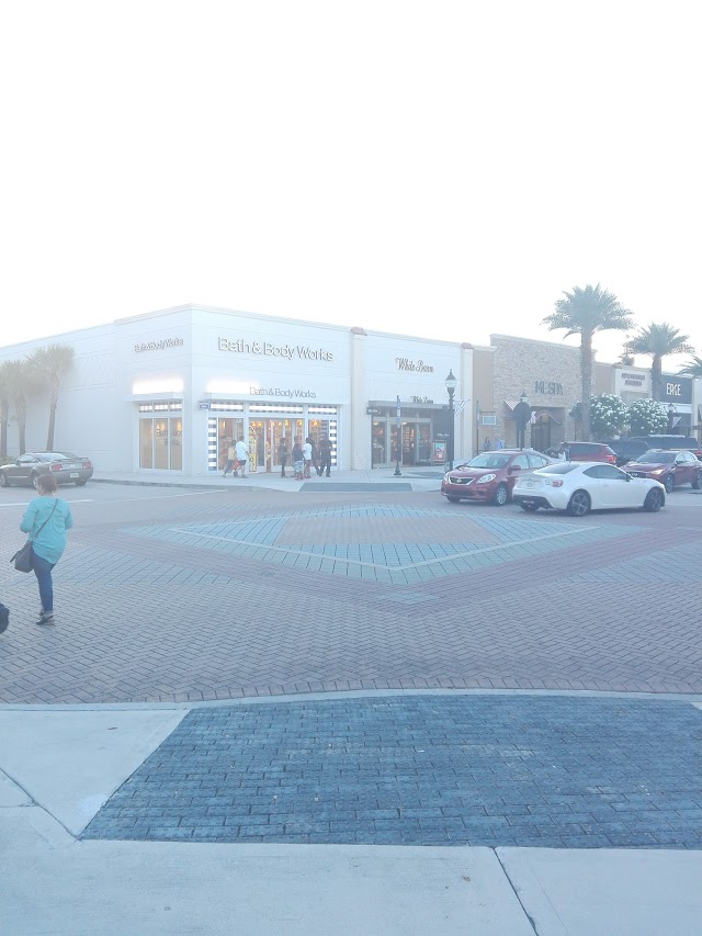 The Shops At Pembroke Gardens