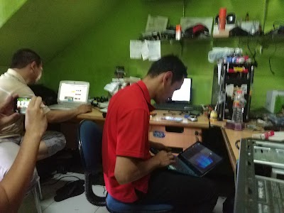 Photos of Hartono 2 Computer