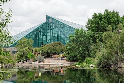 Aquarium & Botanic Garden Station