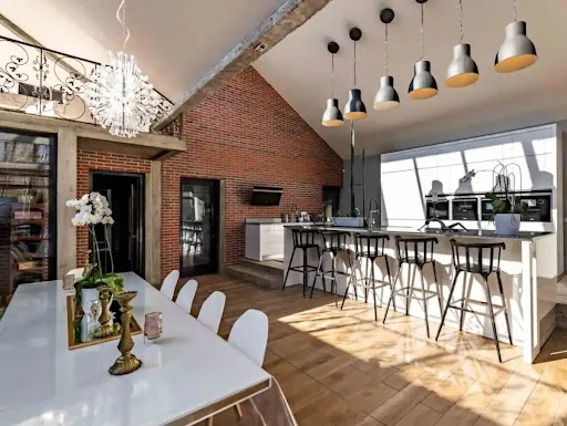 Photo de Loft Résidence: Villa de luxe piscine, sauna et salle de réception, mariage séminaire, proche Paris, Essonne, Île-de-France à Bruyères-le-Châtel (91680)