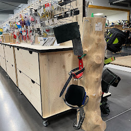 Photo n°17 de Hévéa élagage à Malataverne (Magasin d'articles pour l'aménagement paysager)