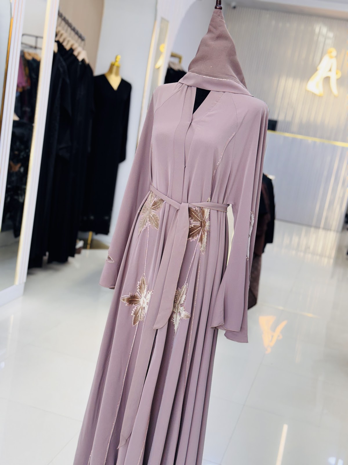Down Town Cloaks Abaya Shop - صورة 2