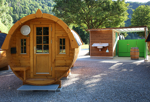 Camp im Donautal-Schlaffässer