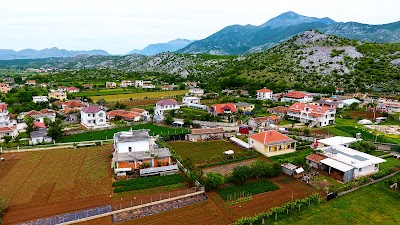 Xhamia Kullaj, Postribë