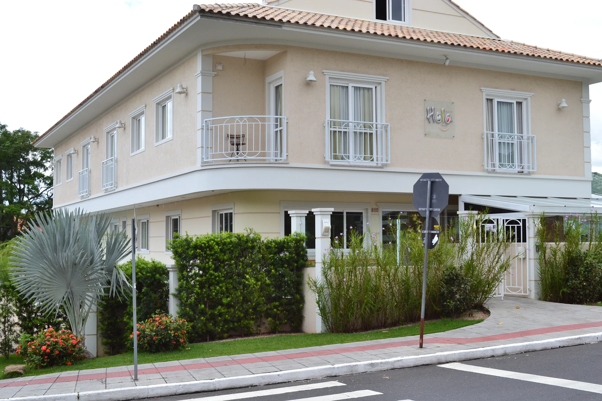 Hotel Hola