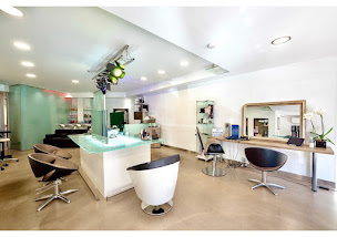 Photo n°27 de 4 Etoiles coiffure à Marseille (Institut de beauté)