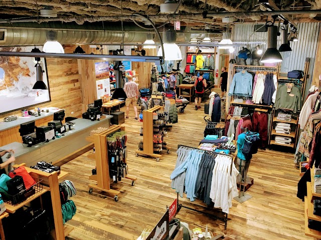Patagonia Chicago The Magnificent Mile®