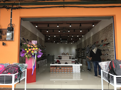 LADORA SHOES CENTRE