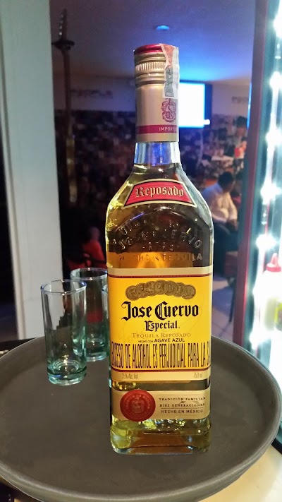Photos of People Pub// Food & Drinks