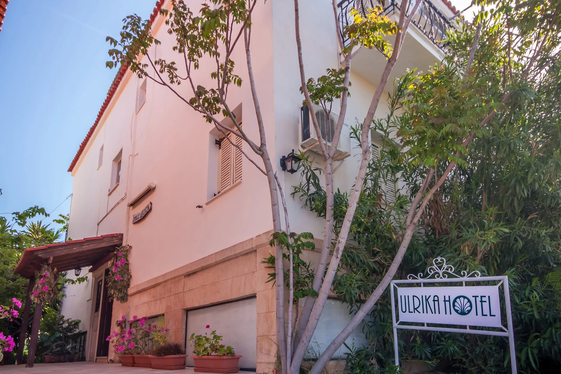 Ulrika Hotel Aegina / Ξενοδοχείο Ουλρίκα Αίγινα