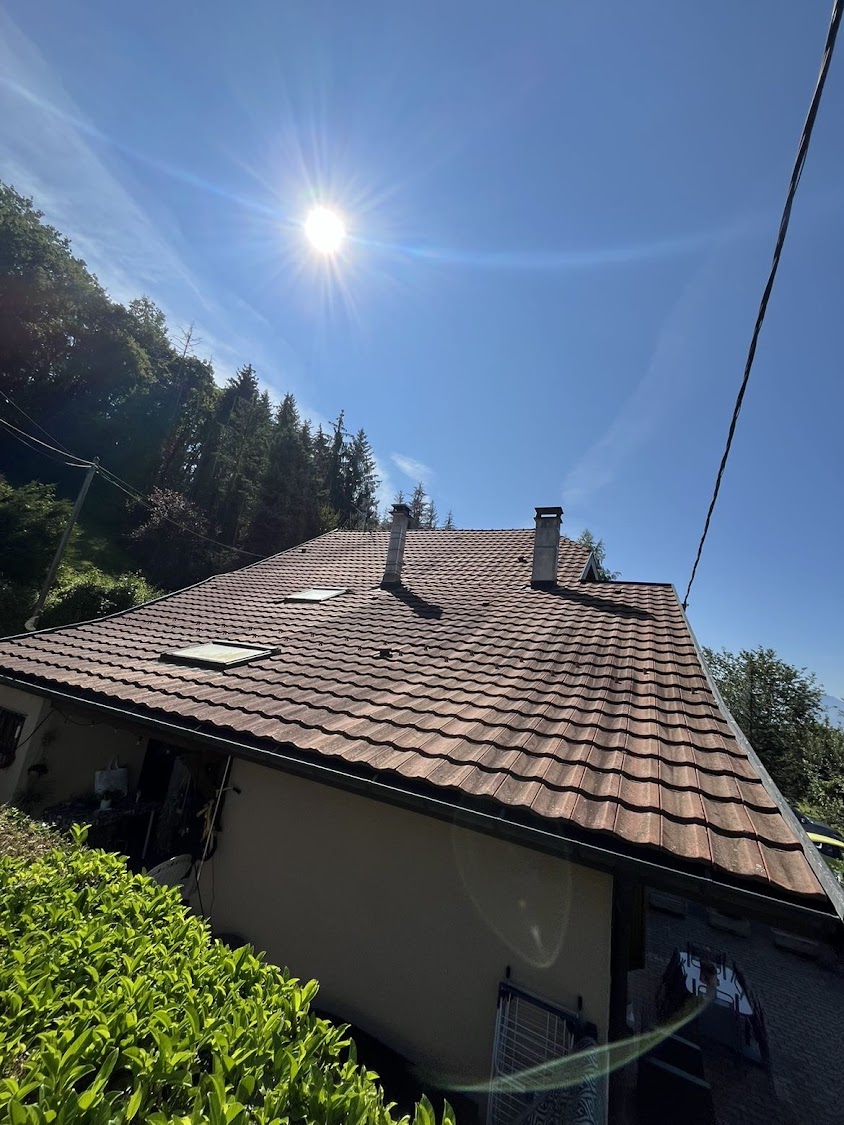 Feugier couverture , Couvreur Charpentier , Travaux Peinture , façade , décapages de Toiture Haute Savoie