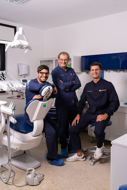 Studio Dentistico De Bartolomeo Taranto, Implantologia Straumann Taranto, Faccette Estetiche Taranto