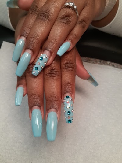 Bomb Azz Nailz