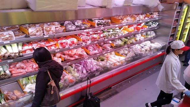 Deluxe Food Market