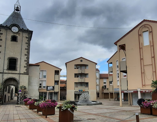 Photo de Mairie d’Auzat-la-Combelle à Auzat-la-Combelle (63570)