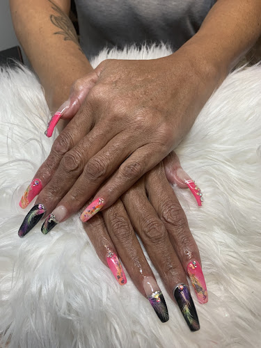 Luscious Nails And Brows interior view