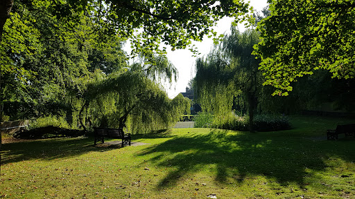 Toddington village pond and memorial garden