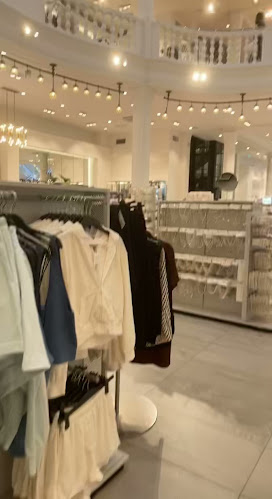Beoordelingen van H&M in Den Haag - Kledingwinkel