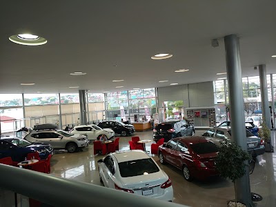 Photos of Bernardo Quintana Queretaro Nissan Autocom