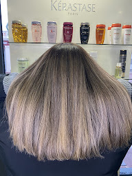 Photo n°4 de Chez Hasna à Achères (Salon de coiffure)