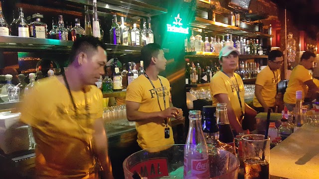 MIXWELL BAR & LOUNGE