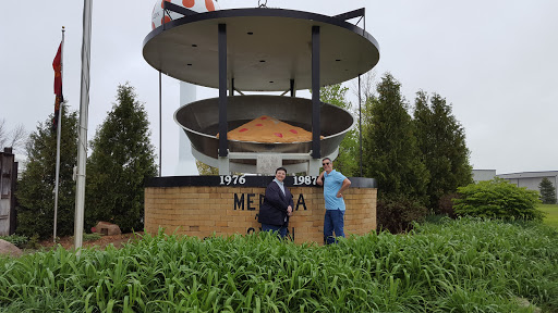 World's Largest Cherry Pie Tin - Thumbnail