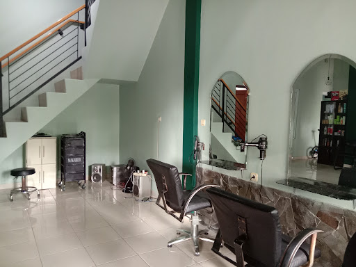 New Giovany Salon