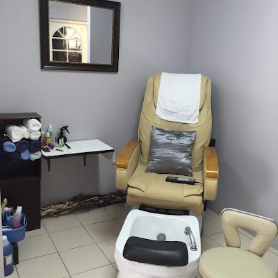 Photos of MenzCave Grooming & Lounge
