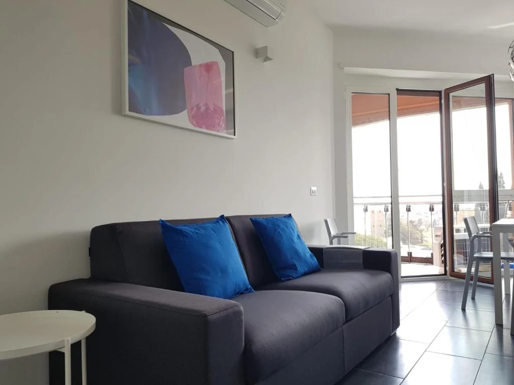 Nomentana White Apartment