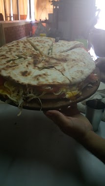 Pizza Piú, Author: Lili Flores