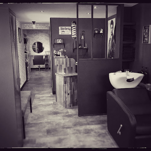 LE PETIT ATELIER - Coiffeur Mixte - Prothèses Capillaire - Barbier - Thumbnail