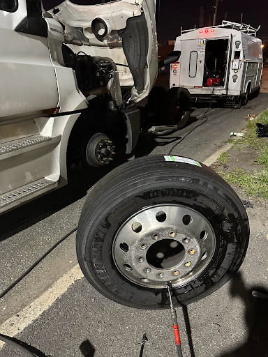 24HR Mobile TRUCKs & Tires REPAIRS LLC. RoadSide Assistance/Roadside Service - Thumbnail
