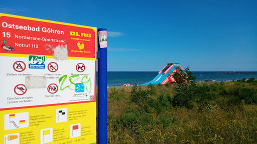 Hüpfburg/Rutsche für Kinder am Strand - Thumbnail