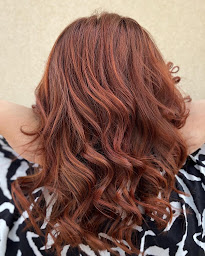 Photo n°3 de CAROLINE G salon de coiffure ARTISAN VISAGISTE, SPÉCIALISTE TRICHOLOGUE, COLORATION VÉGÉTALE ET DOUCE à Eyragues (Salon de coiffure)