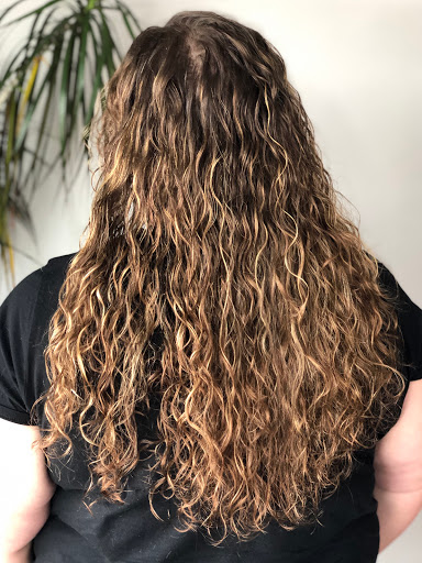 Kris & Kierst Salon - Thumbnail