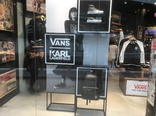 VANS Store Tel Aviv, Author: Sergei Olshanetski