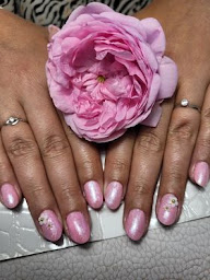 Photo n°15 de Coiffure privee gm à Manosque (Service de blanchiment des dents)