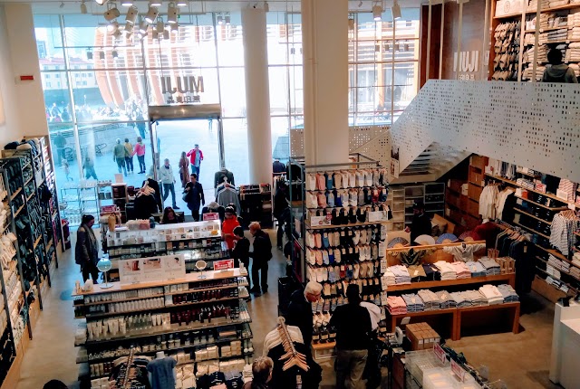 MUJI PORTA NUOVA GARIBALDI