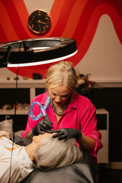 MOXIE cosmetic art studio